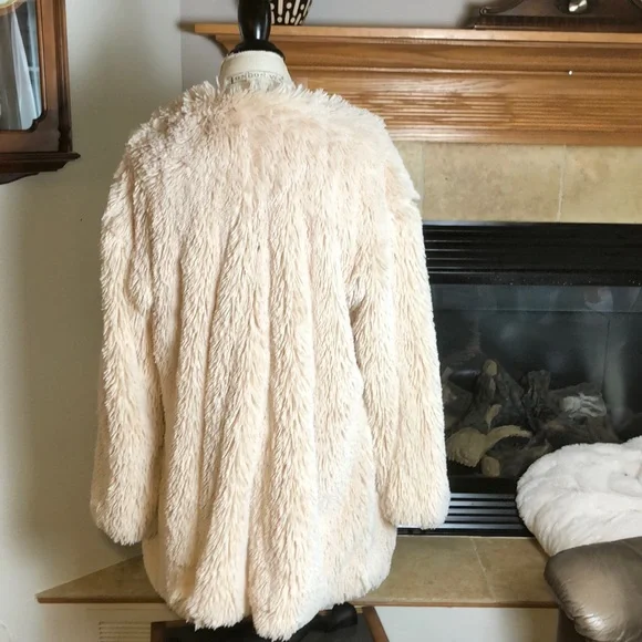COAT FAUX FUR RARE! - Picture 3 of 12